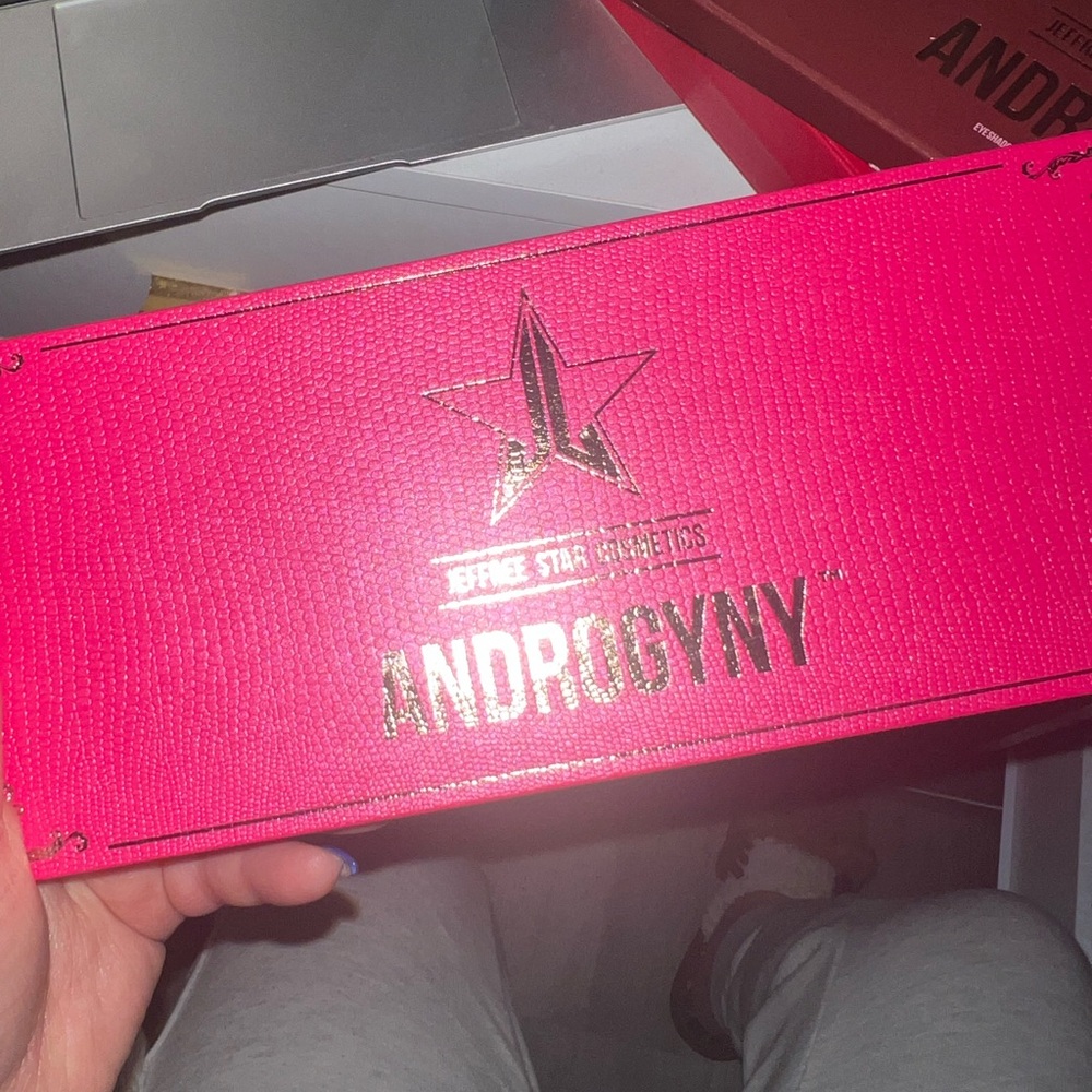 Jeffree Star Androgyny Eyeshadow Palette - Vibrant Pink